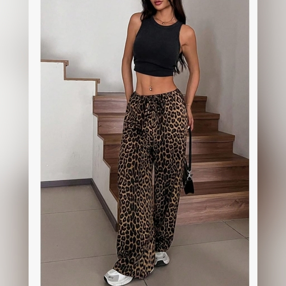 boutique Pants - Stylish Leopard Print Wide-Leg Oversized Pants W Pockets & Adjustable Drawstring